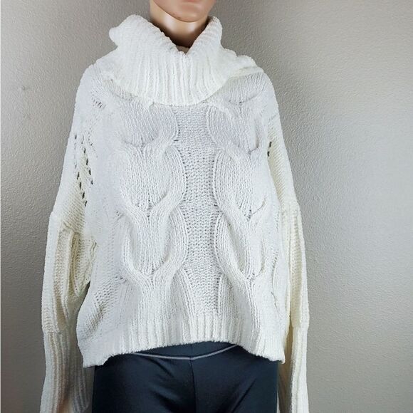 Moon & Madison Chenelle Cropped Sweater - Picture 1 of 3